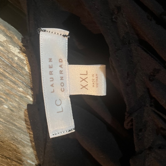 Black top sheer with cap sleeves with flow bottom - Picture 3 of 3